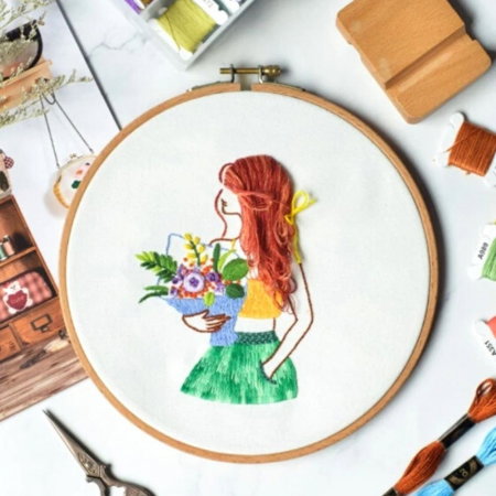Kit Broderie DIY, Silhouette, Fata cu buchet de flori [0]