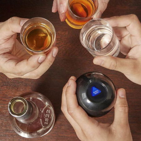 Cadouri Barbati - Magic Ball Provocare sau imbatare