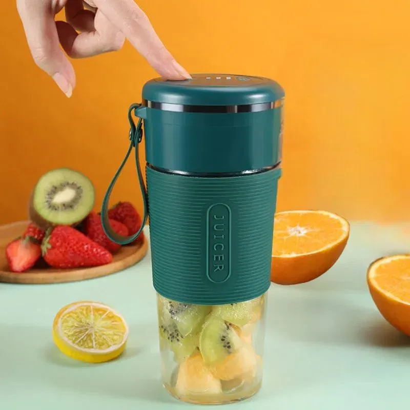Cadouri pentru Iubit - Mini blender portabil cu incarcare USB
