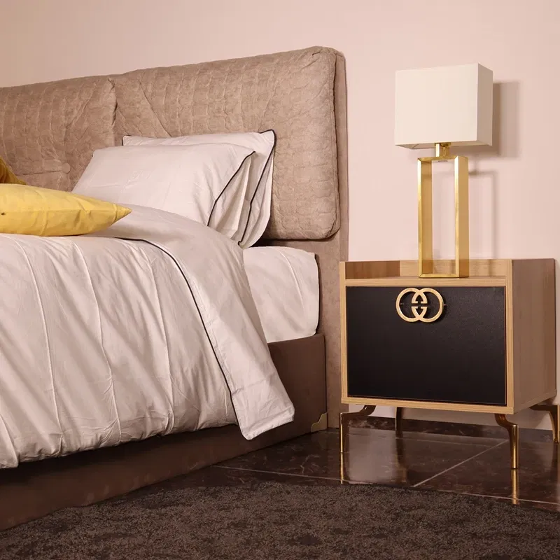 Noptiera FESTI, auriu si stejar, picioare metalice, design elegant [0]