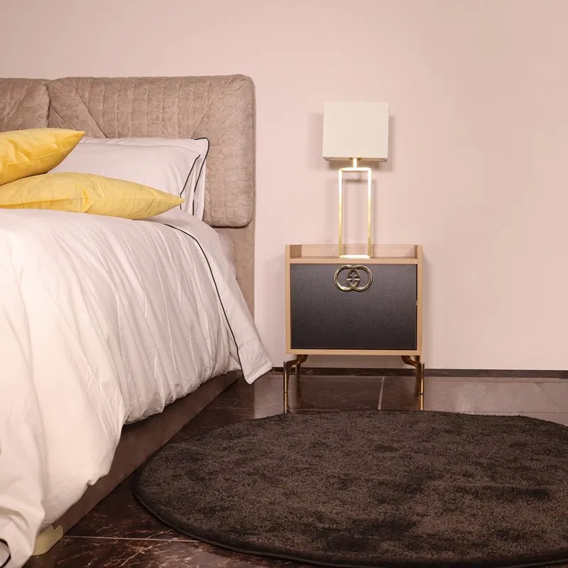 Noptiera FESTI, auriu si stejar, picioare metalice, design elegant [1]