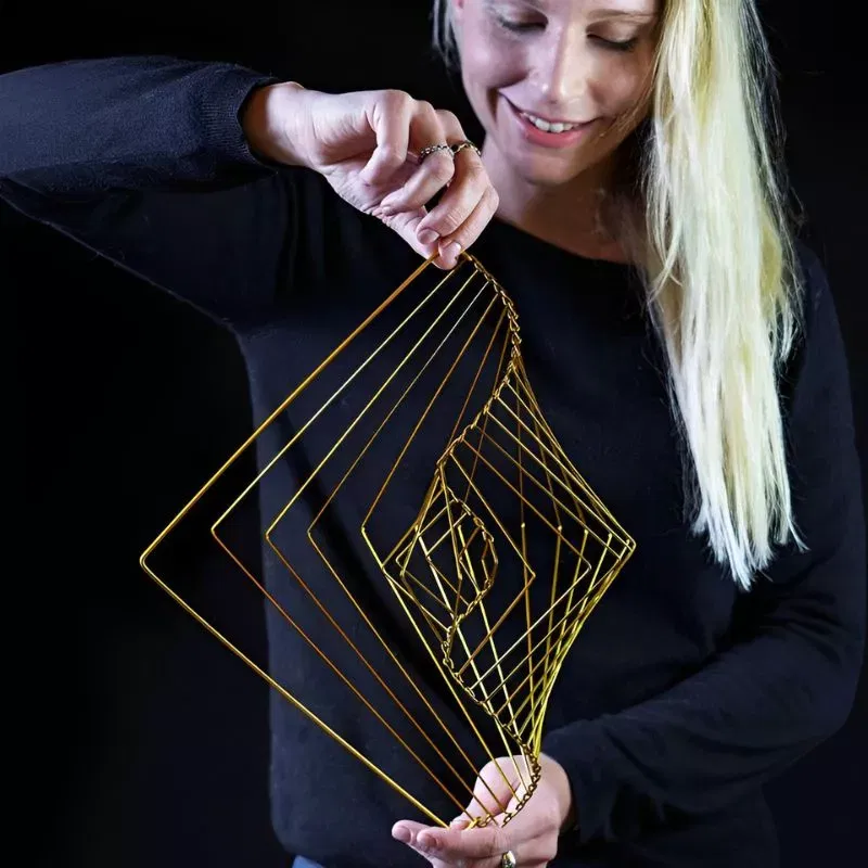 Cadouri pentru Iubita - Obiect de arta cinetica Square Wave Spinner