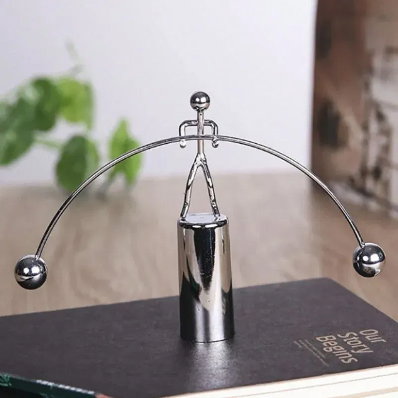 Cele mai noi - Obiect decorativ cu echilibru dinamic, Iron Man