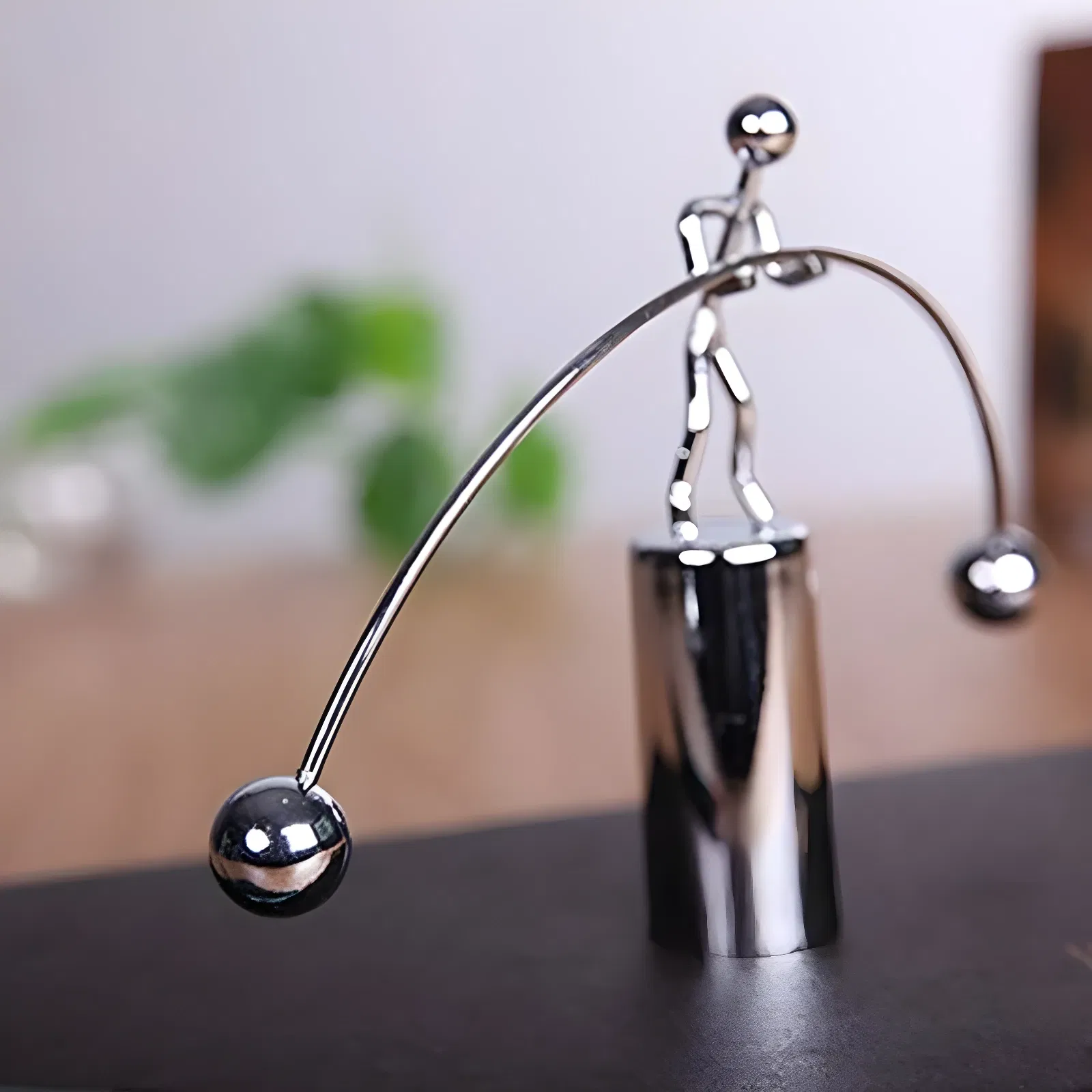 Obiect decorativ cu echilibru dinamic, Iron Man [4]