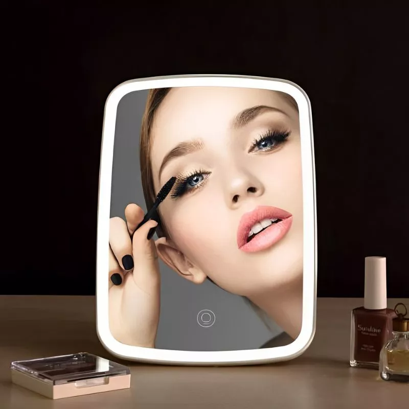 Cadouri pentru Iubita - Oglinda make up de birou cu 33 led-uri si reincarcare USB