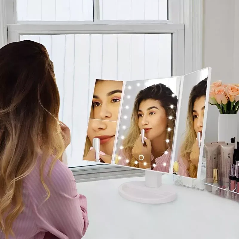 Cadouri pentru Iubita - Oglinda machiaj cu becuri 4 in 1, pliabila