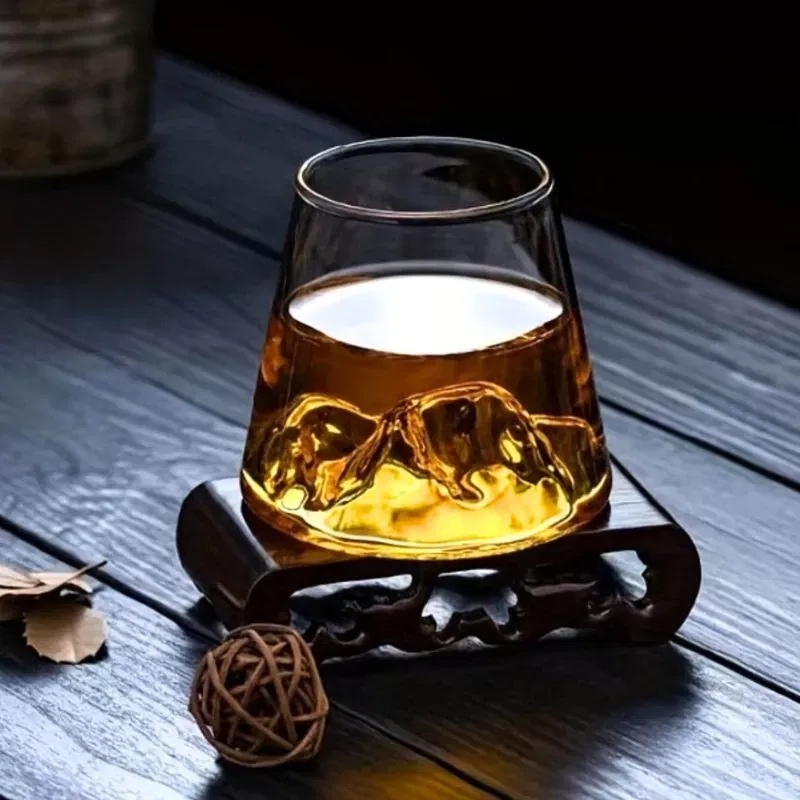 Cadouri Majorat - Pahar de bere cu munte, din sticla borosilicata 250ml, Varful Berarilor