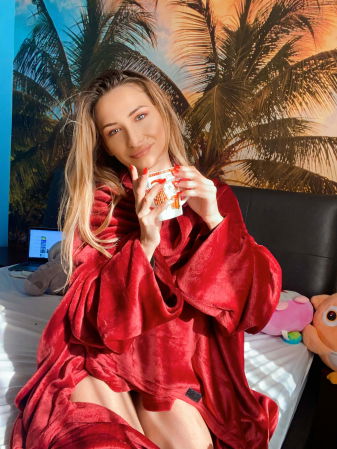 Patura cu maneci, buzunar si prindere la spate, Super Catifelata, 340g/mp, Rosie [14]