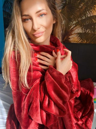 Patura cu maneci, buzunar si prindere la spate, Super Catifelata, 340g/mp, Rosie [15]