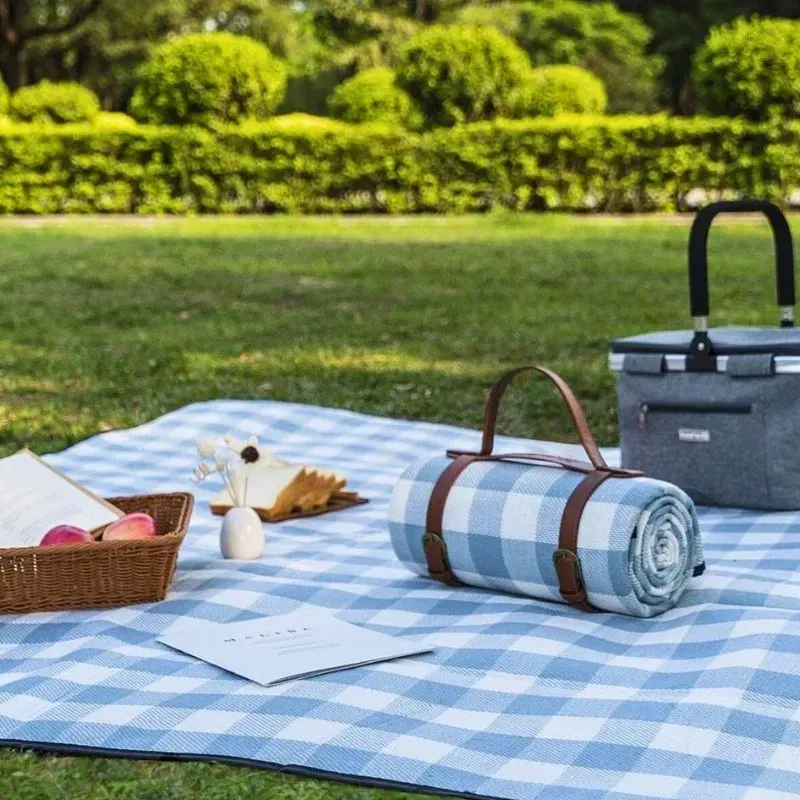Cadouri pentru Iubita - Patura de picnic cu maner din piele ecologica