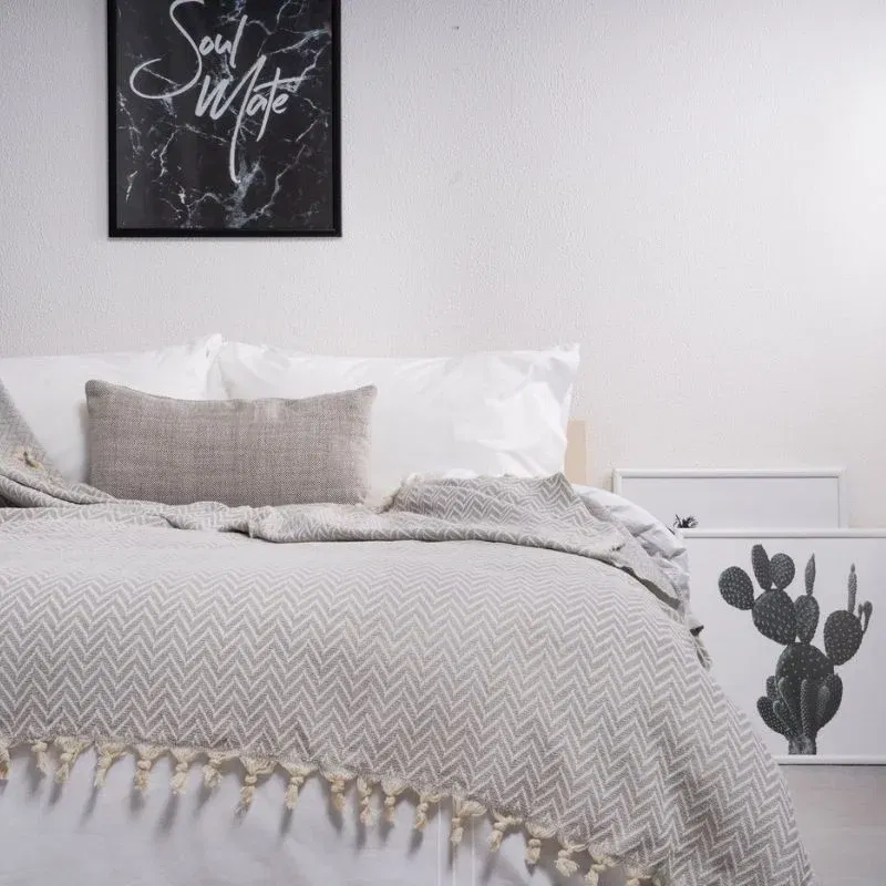 Patura moale cu franjuri, perfecta pentru decor si confort [0]