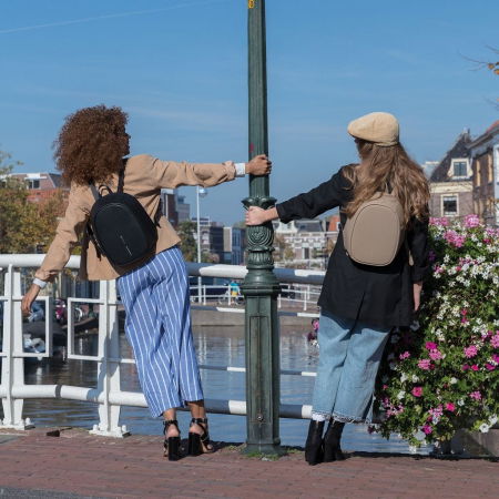 Cadouri pentru Iubita - Rucsac antifurt pentru ea Bobby Elle Fashion