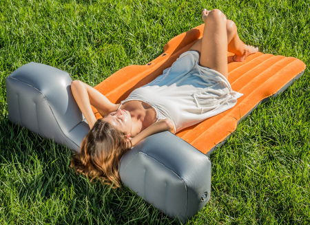 Cadouri Barbati - Saltea auto gonflabila cu doua perne