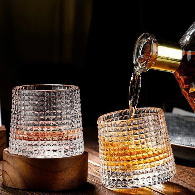 Cadouri de Casa Noua - Set 4 Pahare whiskey Deluxe Rotating Diamond