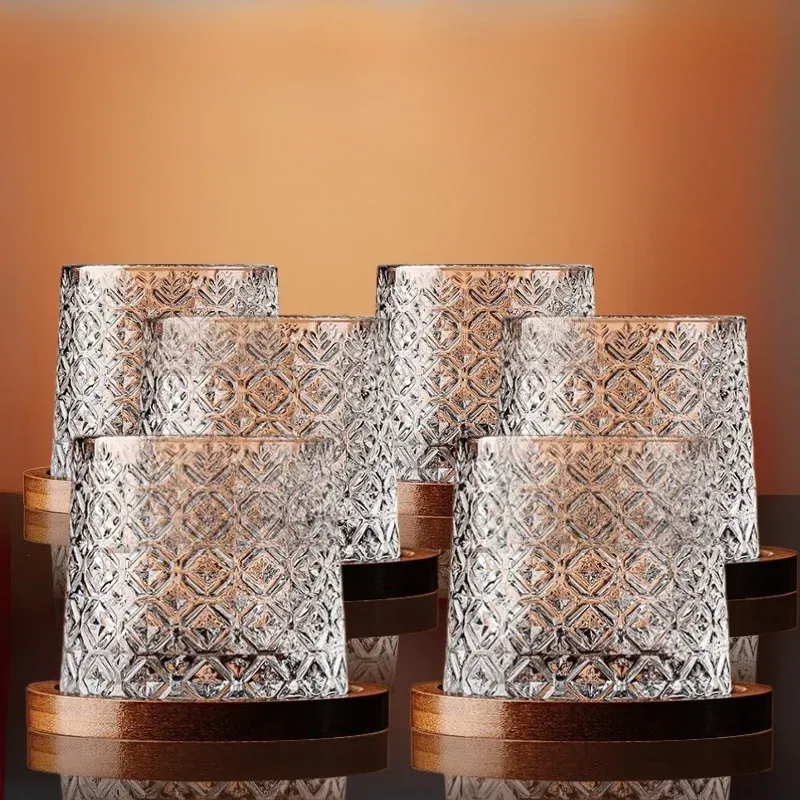 Cadouri de Casa Noua - Set 6 pahare whiskey Ice Flower cu baza din lemn