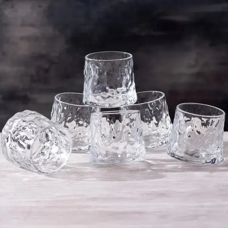 Cadouri de Casa Noua - Set 6 Pahare whiskey Rotating Wavy