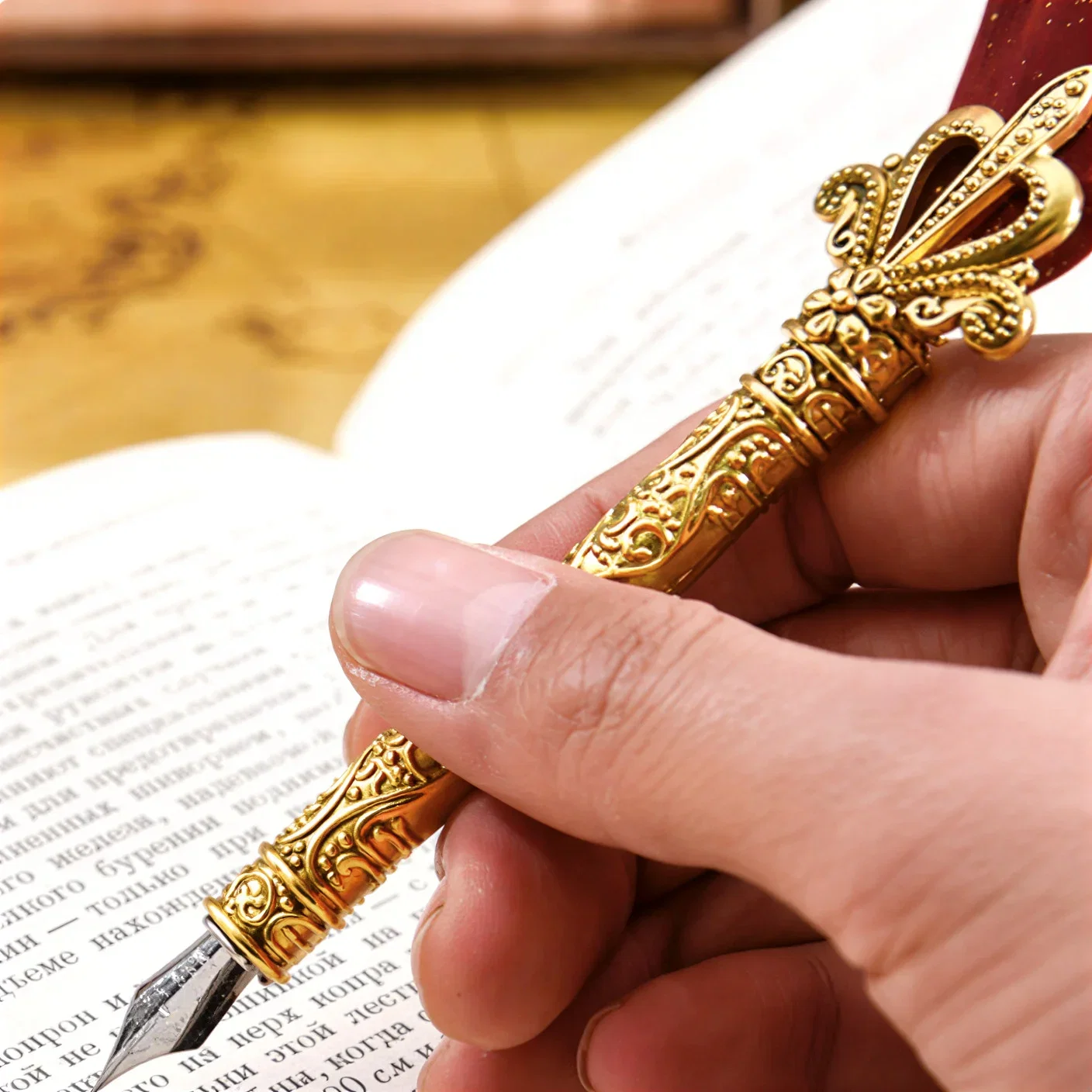 Set cadou Caligrafie Vintage cu Pana rosie, Jurnal si Suport pentru stilou, 9 piese [1]