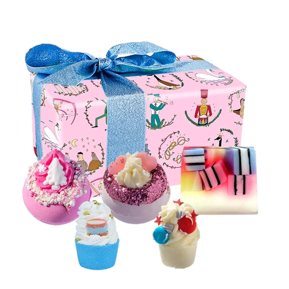Cadouri pentru Iubita - Set cadou cu bombe de baie si sapun, Magia Craciunului, 5 pcs
