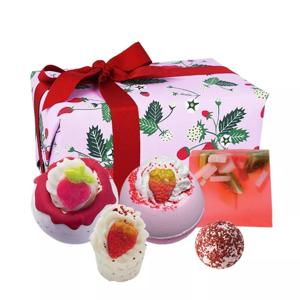 Bombe de Baie - Seturi Cadou - Set cadou de Craciun cu bombe de baie si sapun, Strawberry Feels Forever, 5 pcs
