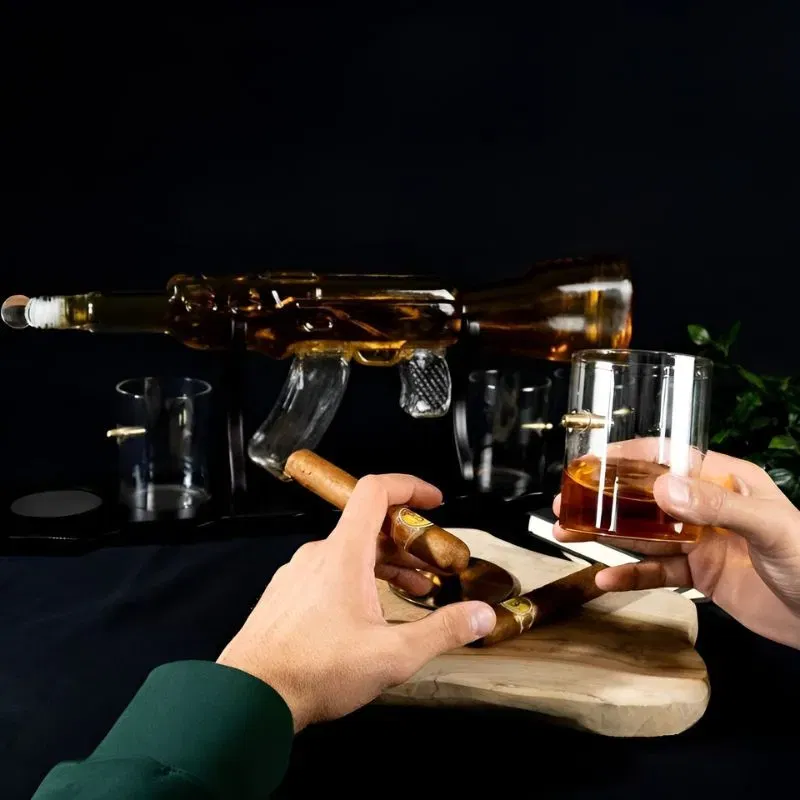 Set cadou Decantor Mitraliera AK47 si 4 pahare cu glont [4]