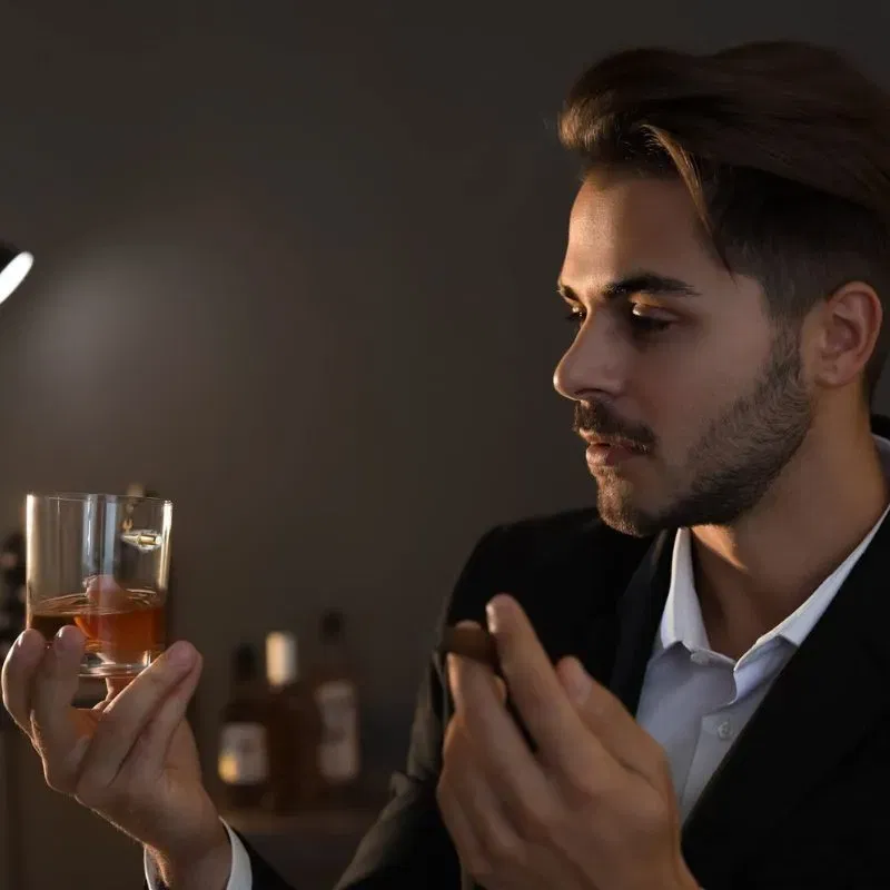 Set cadou Decantor Mitraliera AK47 si 4 pahare cu glont [5]