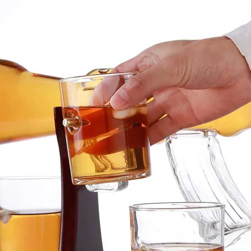 Set cadou Decantor Mitraliera AK47 si 4 pahare cu glont [2]