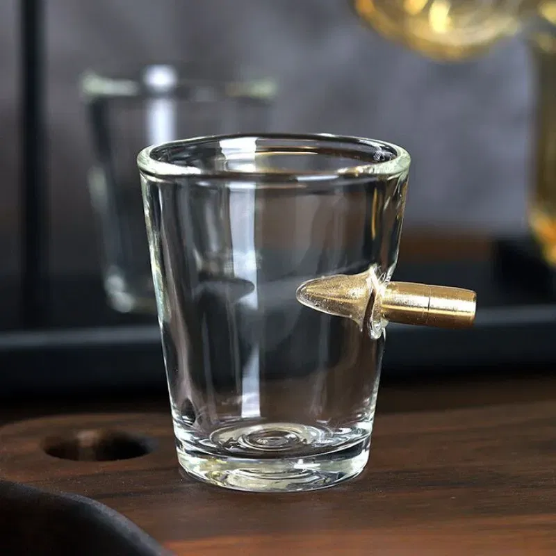 Set cadou decantor Pistol si 2 pahare cu glont [4]