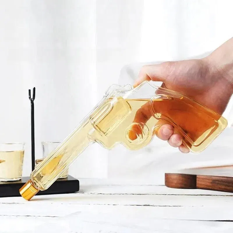 Set cadou decantor Pistol si 2 pahare cu glont [6]
