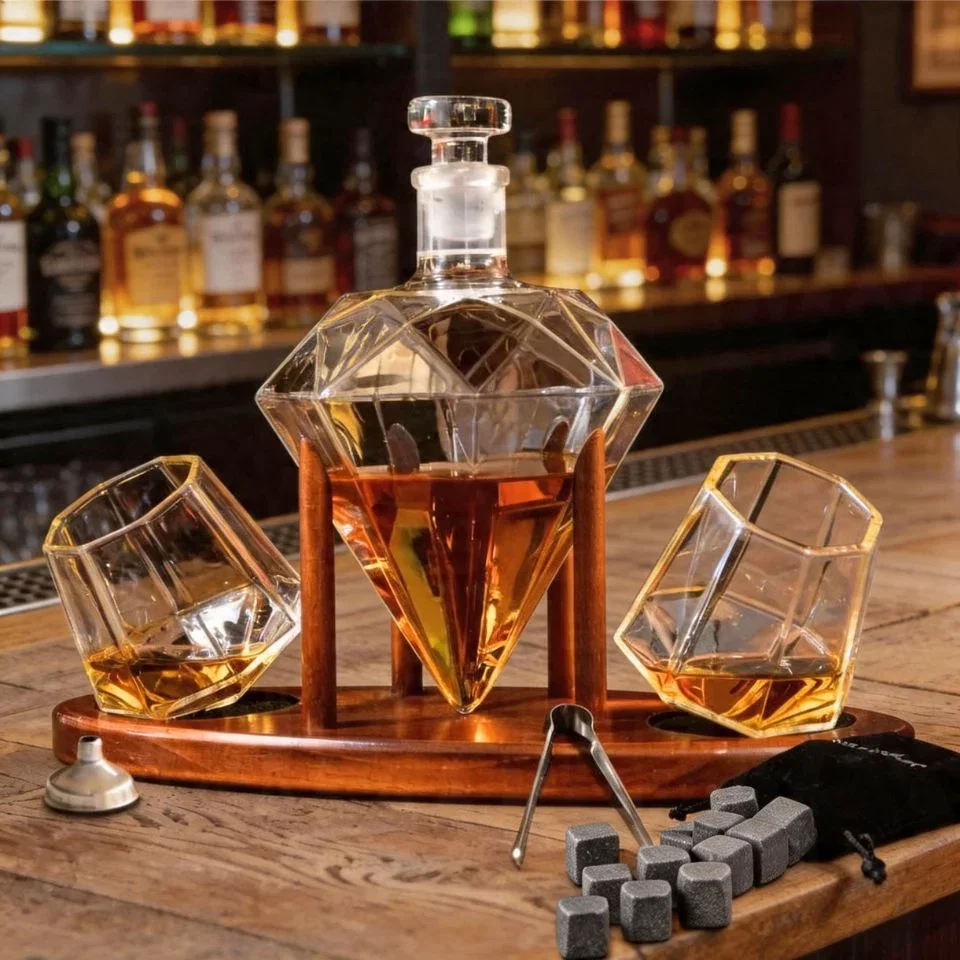 Petrecere - Set cadou decantor Sticla Diamant cu doua pahare Deluxe