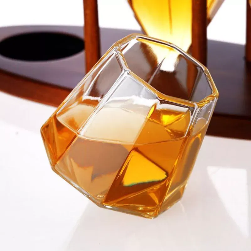 Set cadou decantor Sticla Diamant cu doua pahare Deluxe [13]