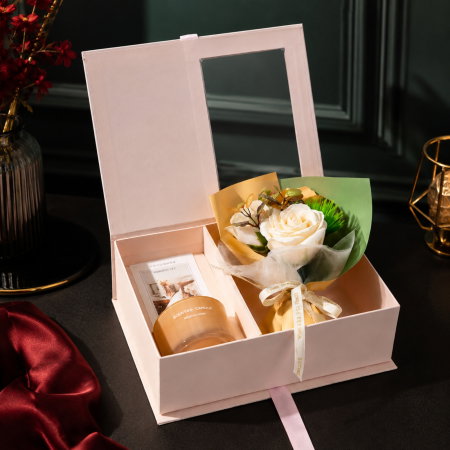 Seturi cadou femei - Set cadou femei cu flori din sapun si lumanare, Ivory Rose