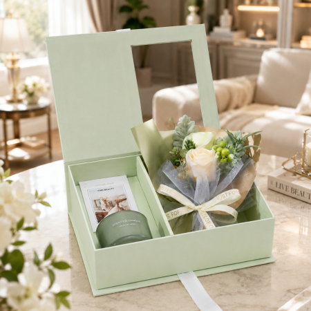 Seturi cadou femei - Set cadou femei cu flori din sapun si lumanare, Secret Garden