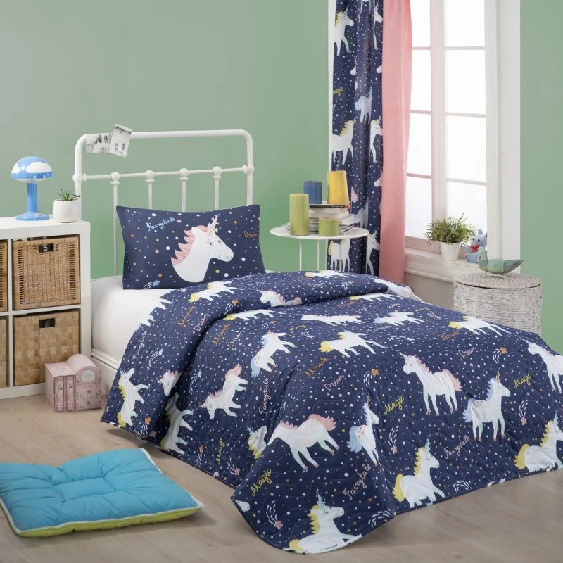 Cele mai noi - Set lenjerie copii Magic Unicorn - Pilota matlasata, 160x220 cm, 1 fata de perna