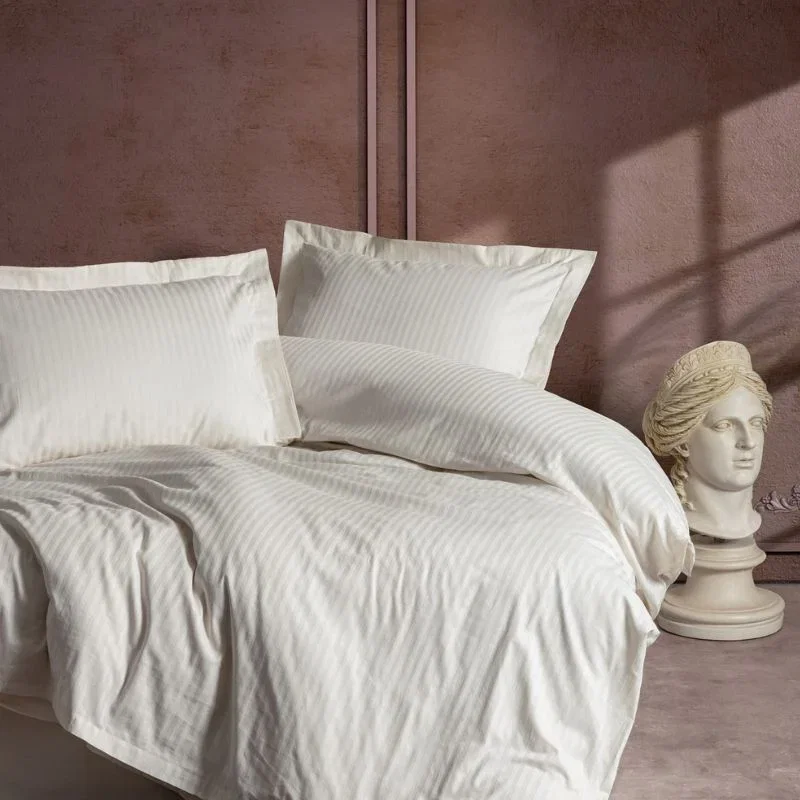 Set lenjerie de pat bumbac satinat 200x220 cm, confort absolut si stil [0]