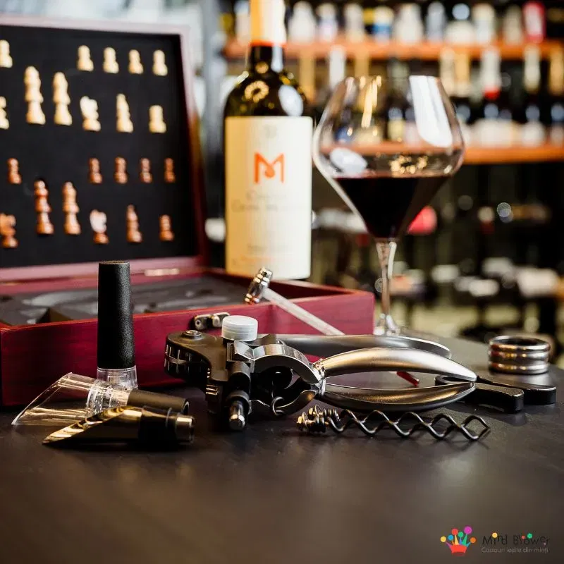 Set sah si accesorii vin, Caseta Deluxe [1]