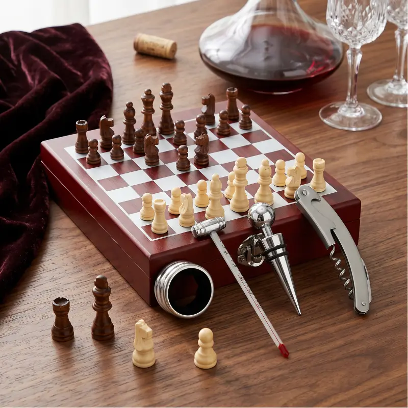 Petrecere - Set sah si accesorii vin Checkmate, Caseta rafinata