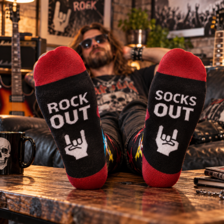 Cadouri Majorat - Sosete amuzante pentru rockeri Rock out Socks out