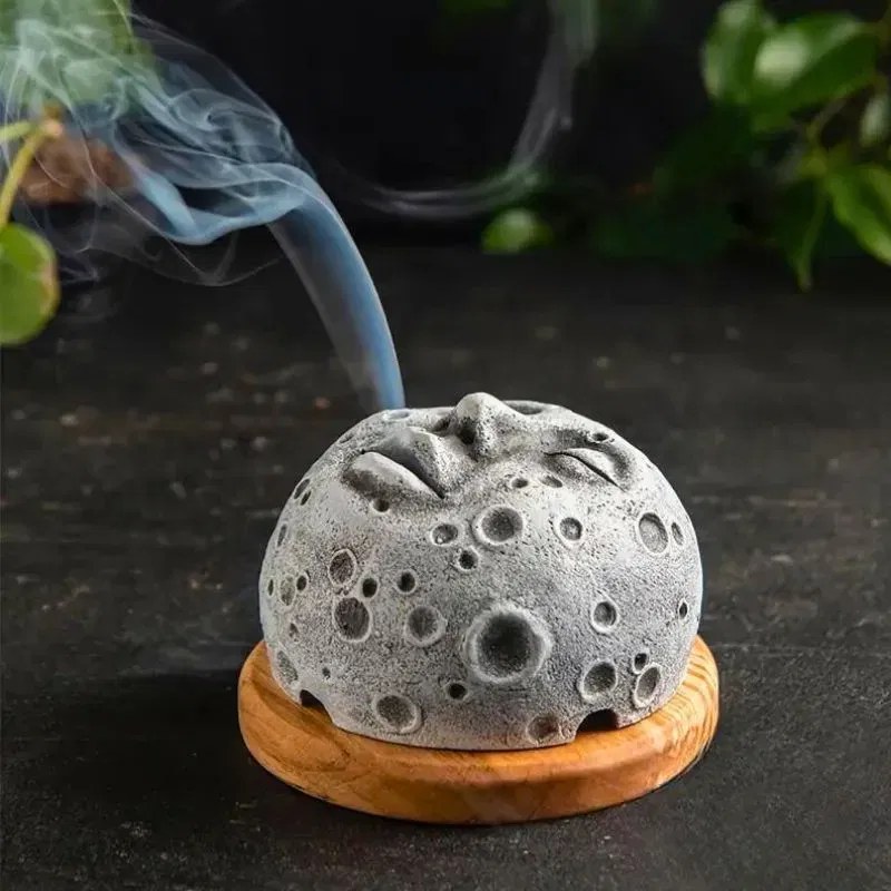 Cadouri pentru Iubita - Suport conuri parfumate Moon face