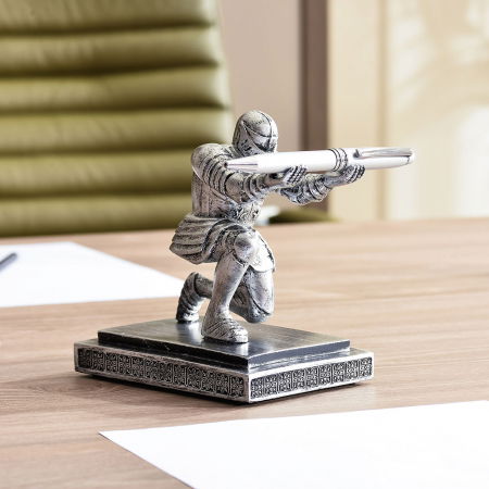 Cadouri pentru Sefi - Suport Stilou Cavalerul Medieval