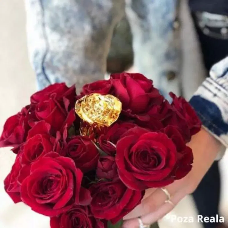 Trandafir placat cu aur de 24K [15]