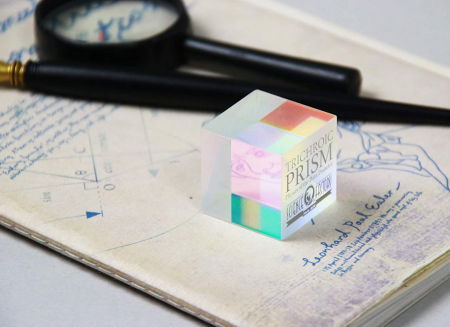 Trichroic Prism Spectacol stiintific de culoare [1]