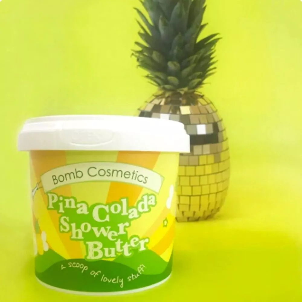 Cadouri pentru Iubita - Unt de corp pentru dus Pina Colada, Bomb Cosmetics, 365 ml
