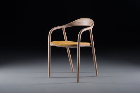 Neva chair with armrests, solid oak and upholstered seat  Remix 3 – Artisan