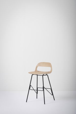 Gazzda - Leina counter chair h63cm-seat height 45x48x83(dimension of product) Gazzda Structure in powder coated steel and seat+backrest in solid oak