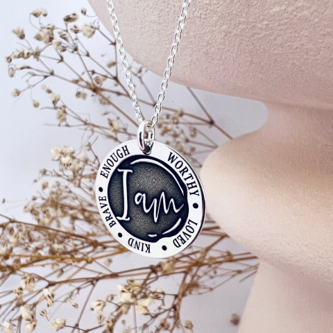 Cadouri personalizate iubita / sotie - lantisor personalizat argint I am