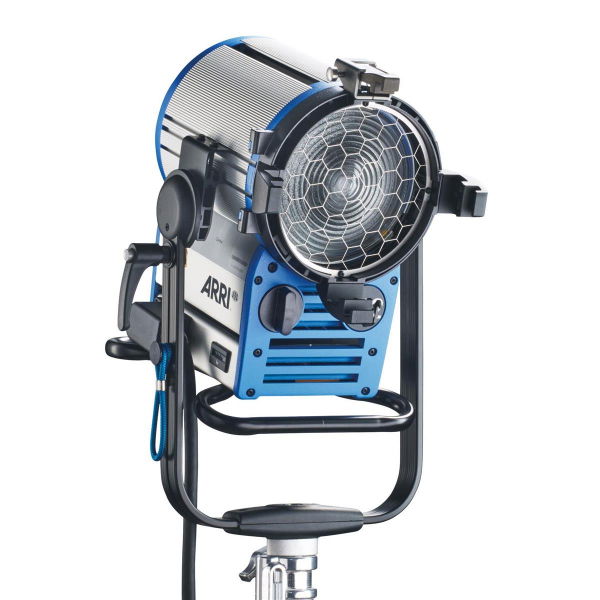 Arri Sursa de iluminare HMI Fresnel True Blue D12 [1]
