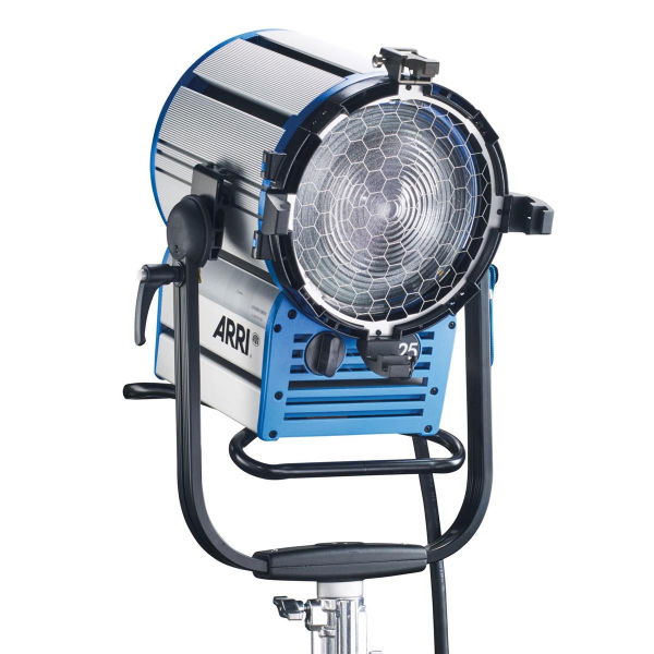 Arri Sursa de iluminare HMI Fresnel True Blue D25 [1]