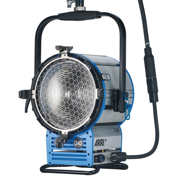 Arri Sursa de iluminare HMI Fresnel True Blue D40 [10]