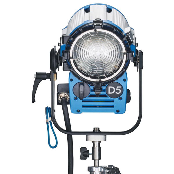 Arri Sursa de iluminare HMI Fresnel True Blue D5 [4]
