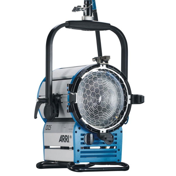Arri Sursa de iluminare HMI Fresnel True Blue D25 [7]